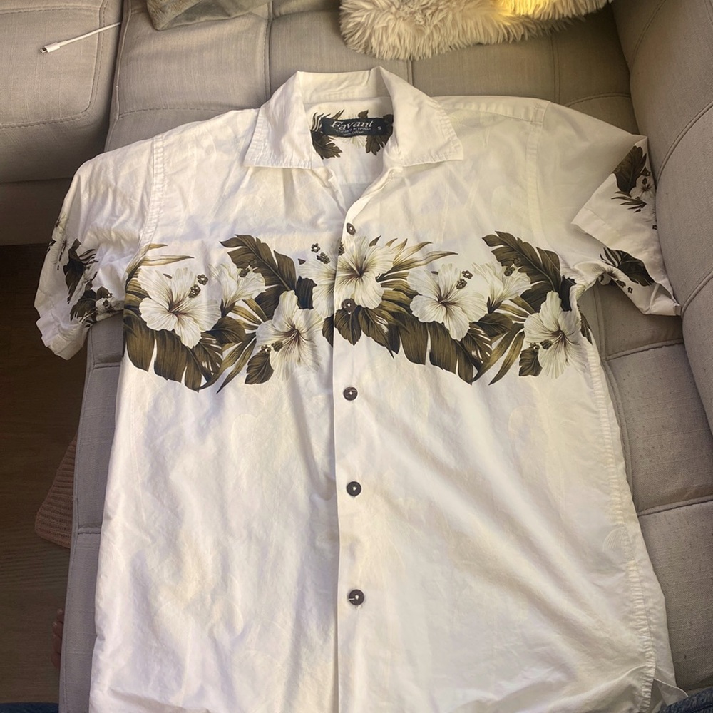 Hawaiian hibiscus/leaf shirt